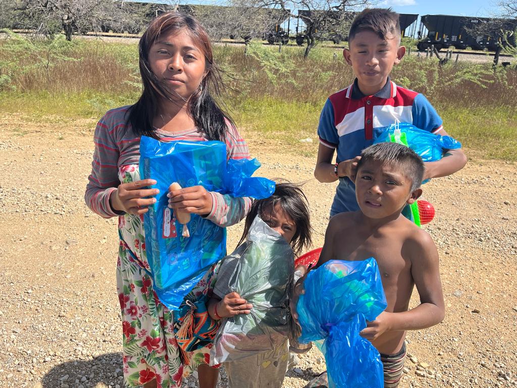Niños con regalos